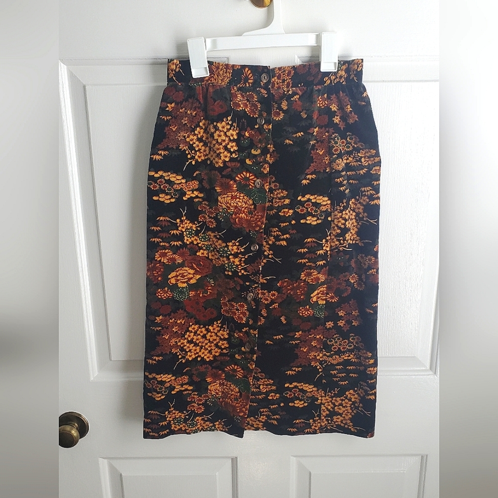 Vintage Velvet Floral Skirt No label no tag. Boho button down skirt. Size S